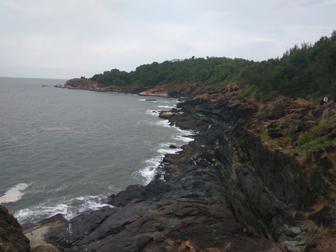 Gokarna Travel Guide 2026 — Beaches, Beach Trek, Temple & Tips