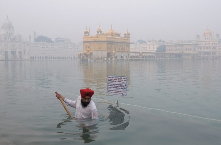 Amritsar Travel Guide 2026 — Golden Temple, Wagah Border & Food