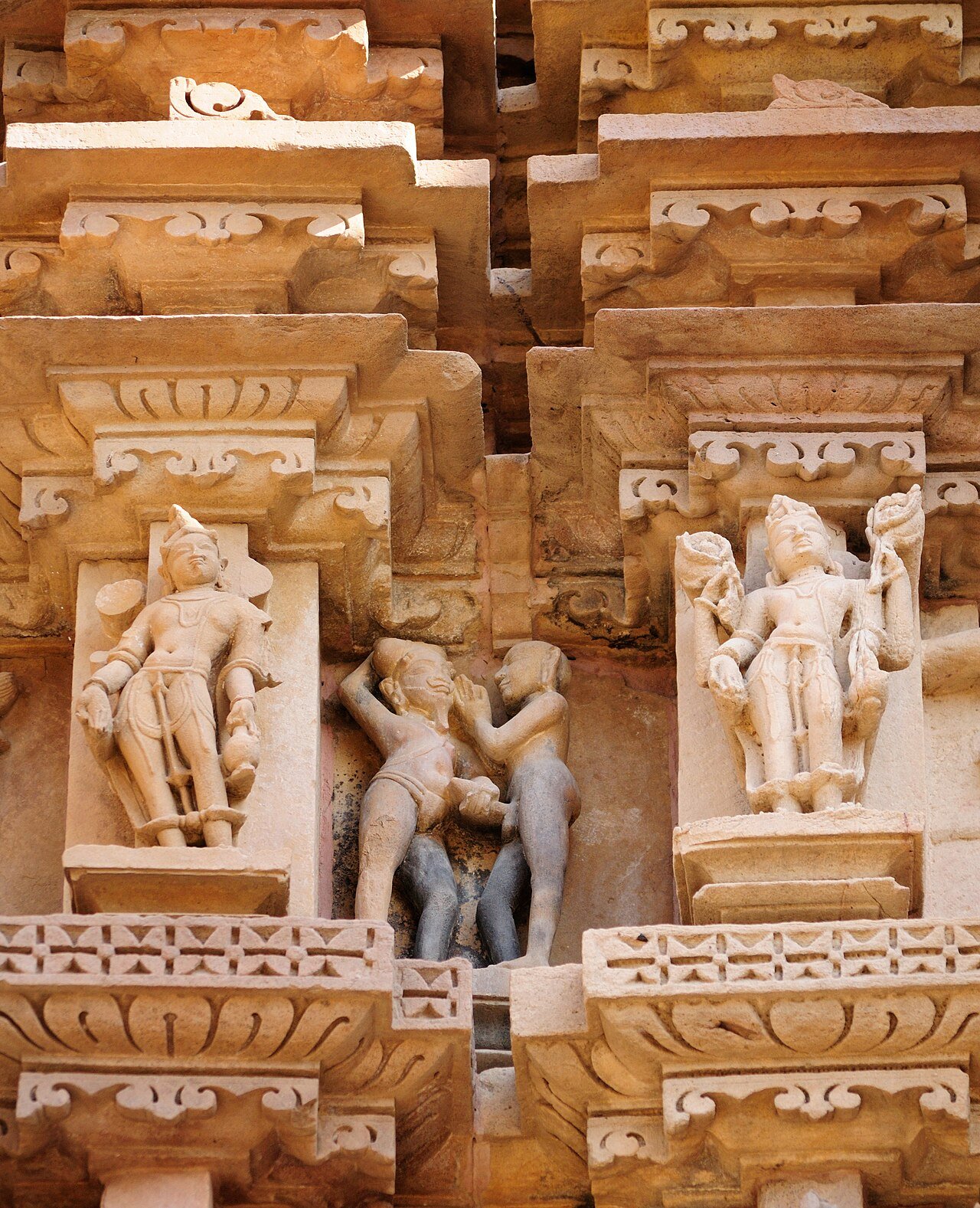 Khajuraho Travel Guide 2026 — Temples, Best Time & 1-2 Day Plan