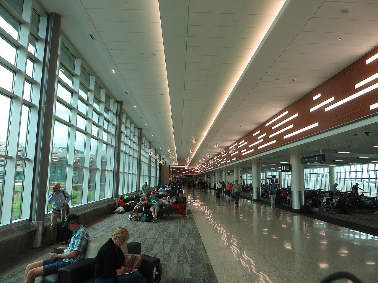 Layover vs Direct Flights: Which Should You Choose?