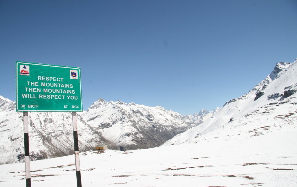 Snowy mountain landscape near Manali