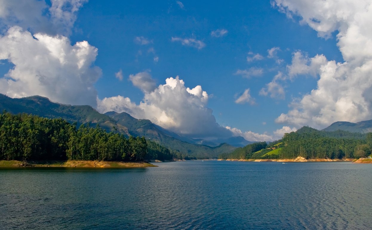 Lake and tea hills near Munnar