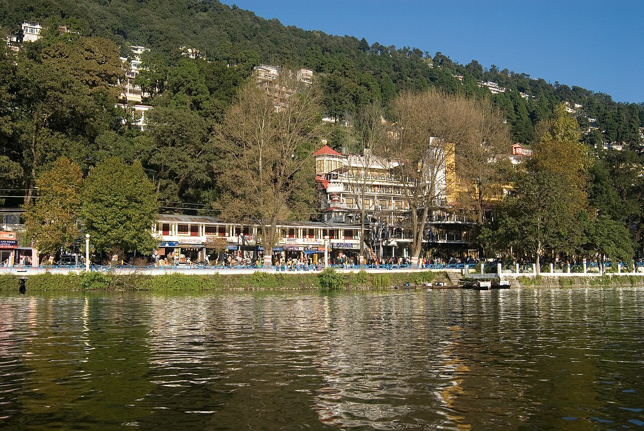The town of Nainital around its lake