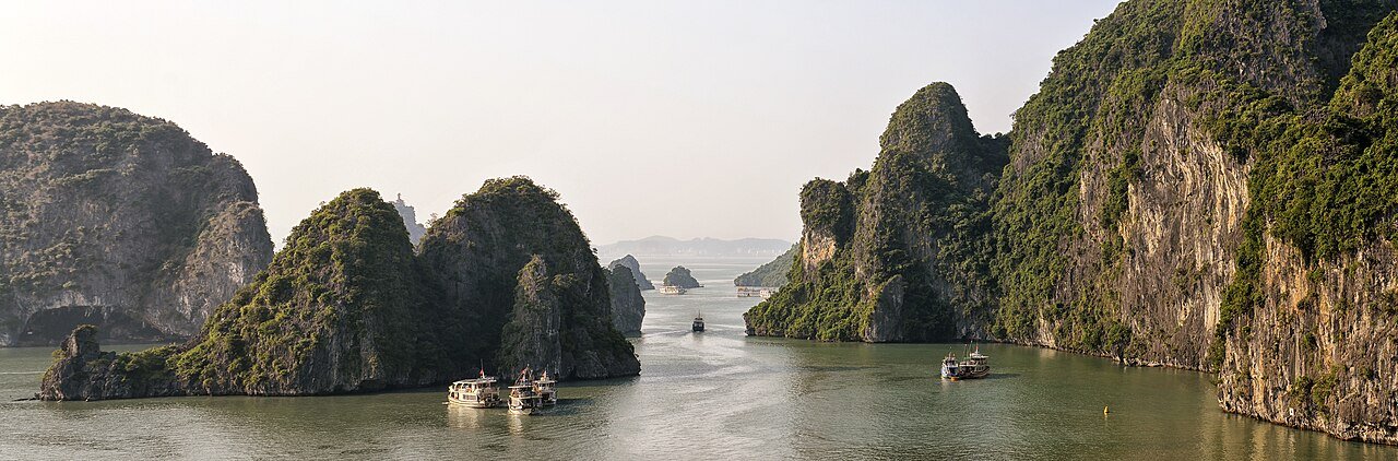 Ha Long Bay travel photo