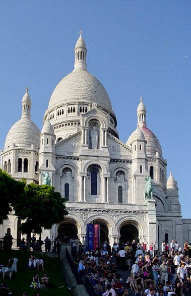 A Paris street scene