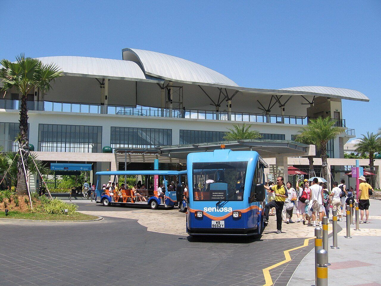 Sentosa and the city of Singapore